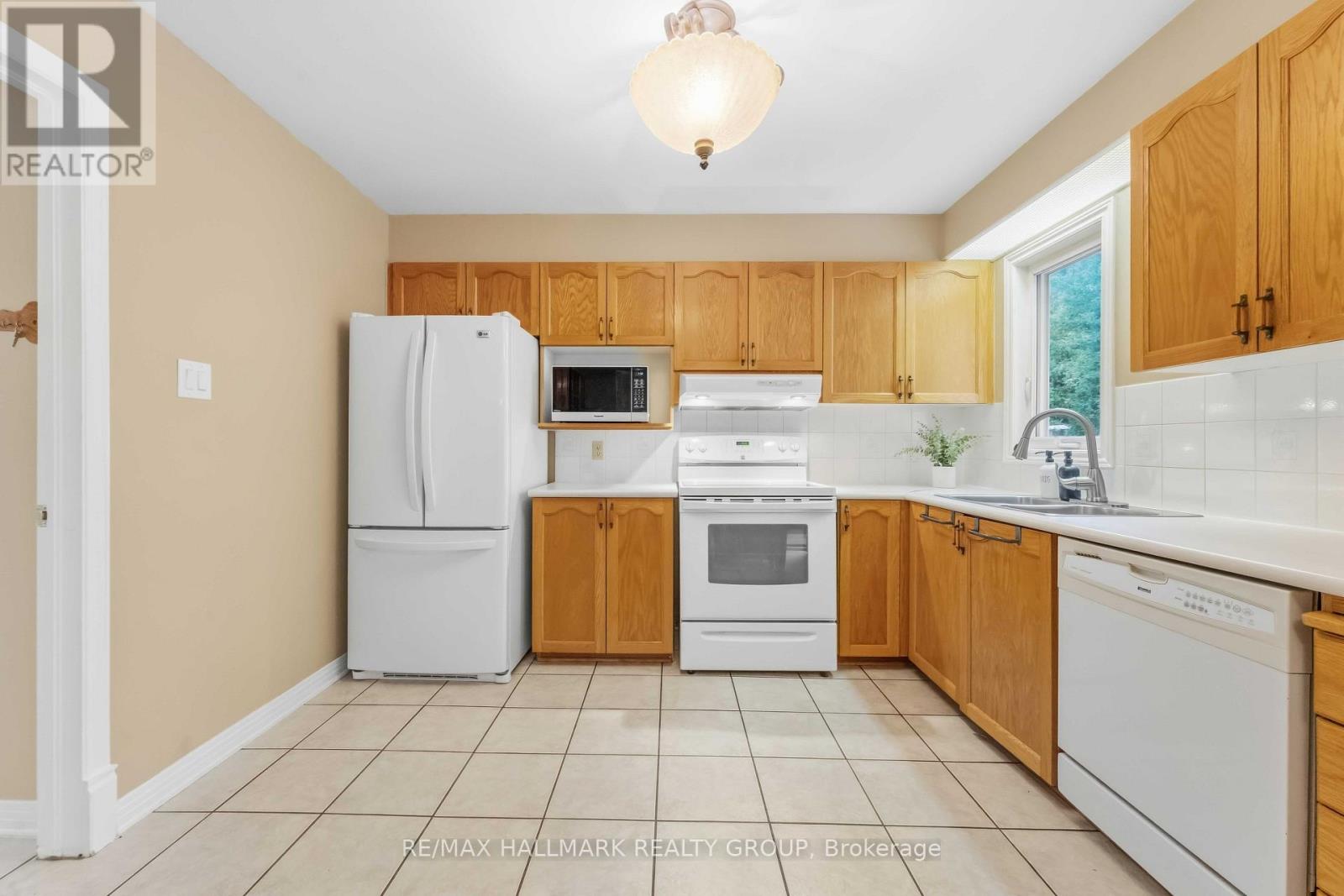 2053 Rolling Brook Drive, Ottawa, Ontario  K1W 1C9 - Photo 13 - X13795330