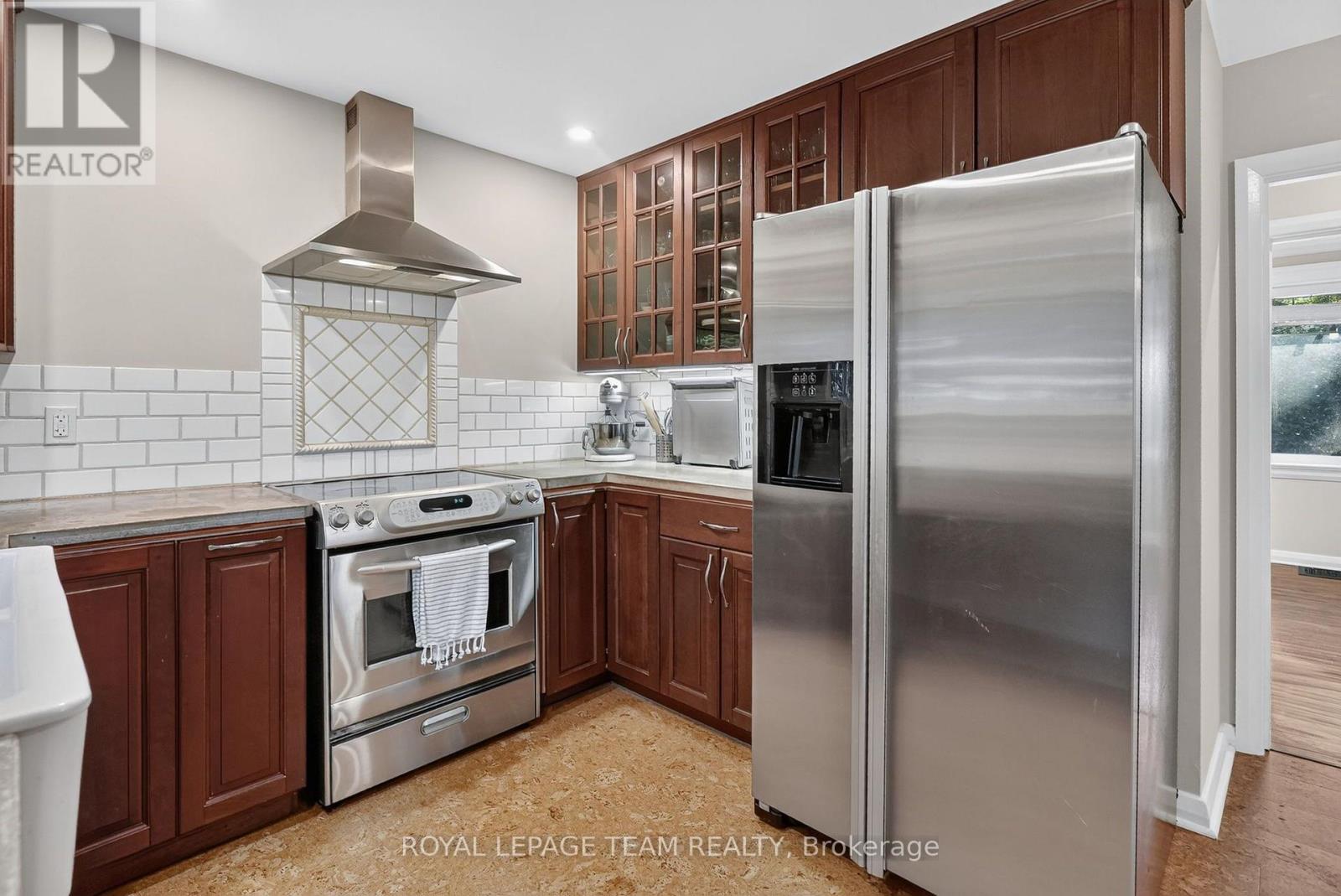 567 Redwood Avenue, Ottawa, Ontario  K2A 3E7 - Photo 10 - X13795362