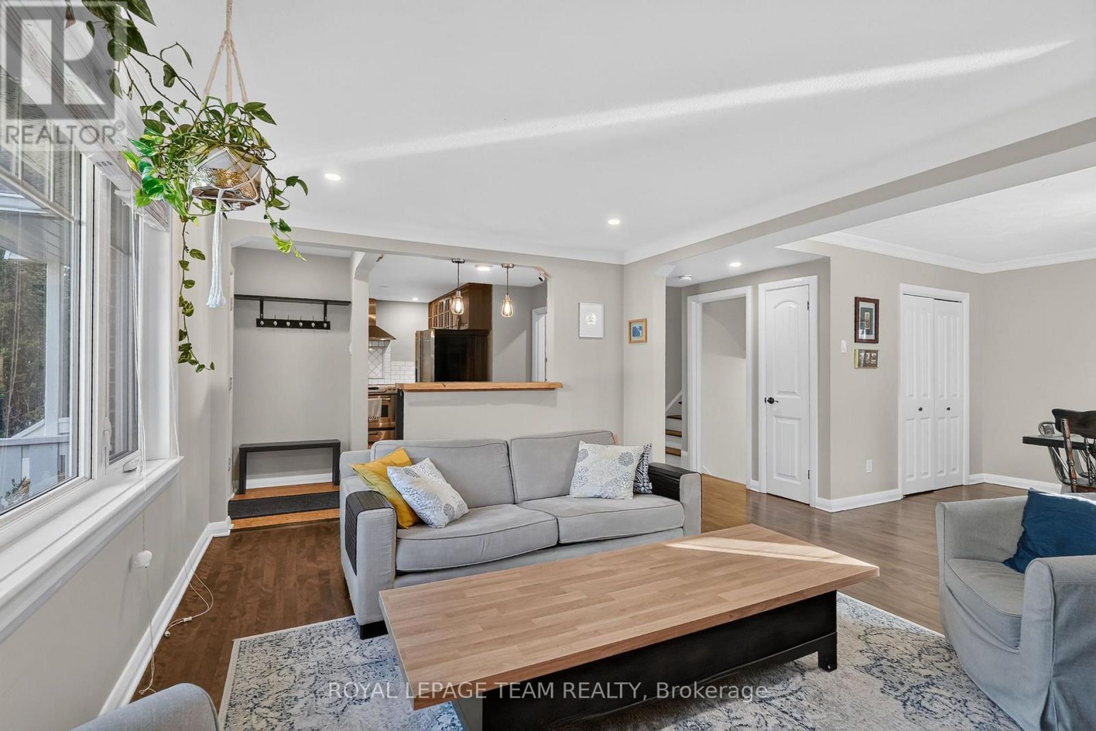 567 Redwood Avenue, Ottawa, Ontario  K2A 3E7 - Photo 7 - X13795362