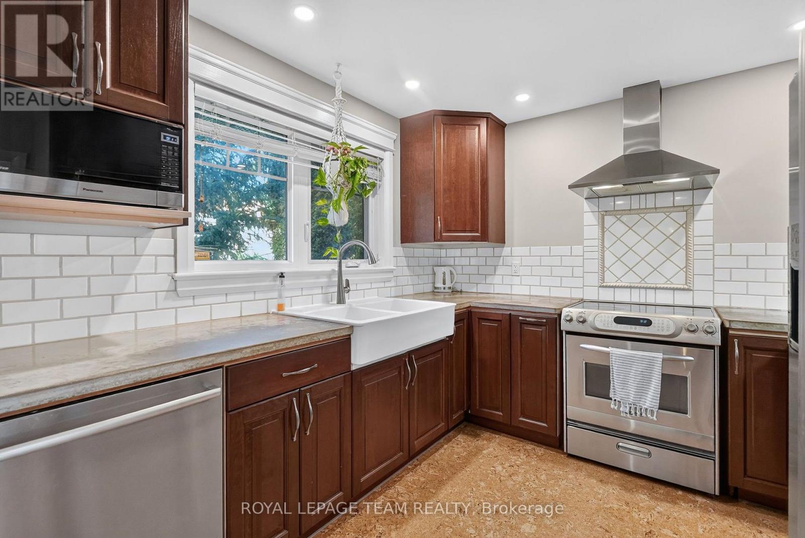 567 Redwood Avenue, Ottawa, Ontario  K2A 3E7 - Photo 9 - X13795362