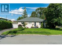 11 HILLIARD AVENUE, Ottawa, Ontario