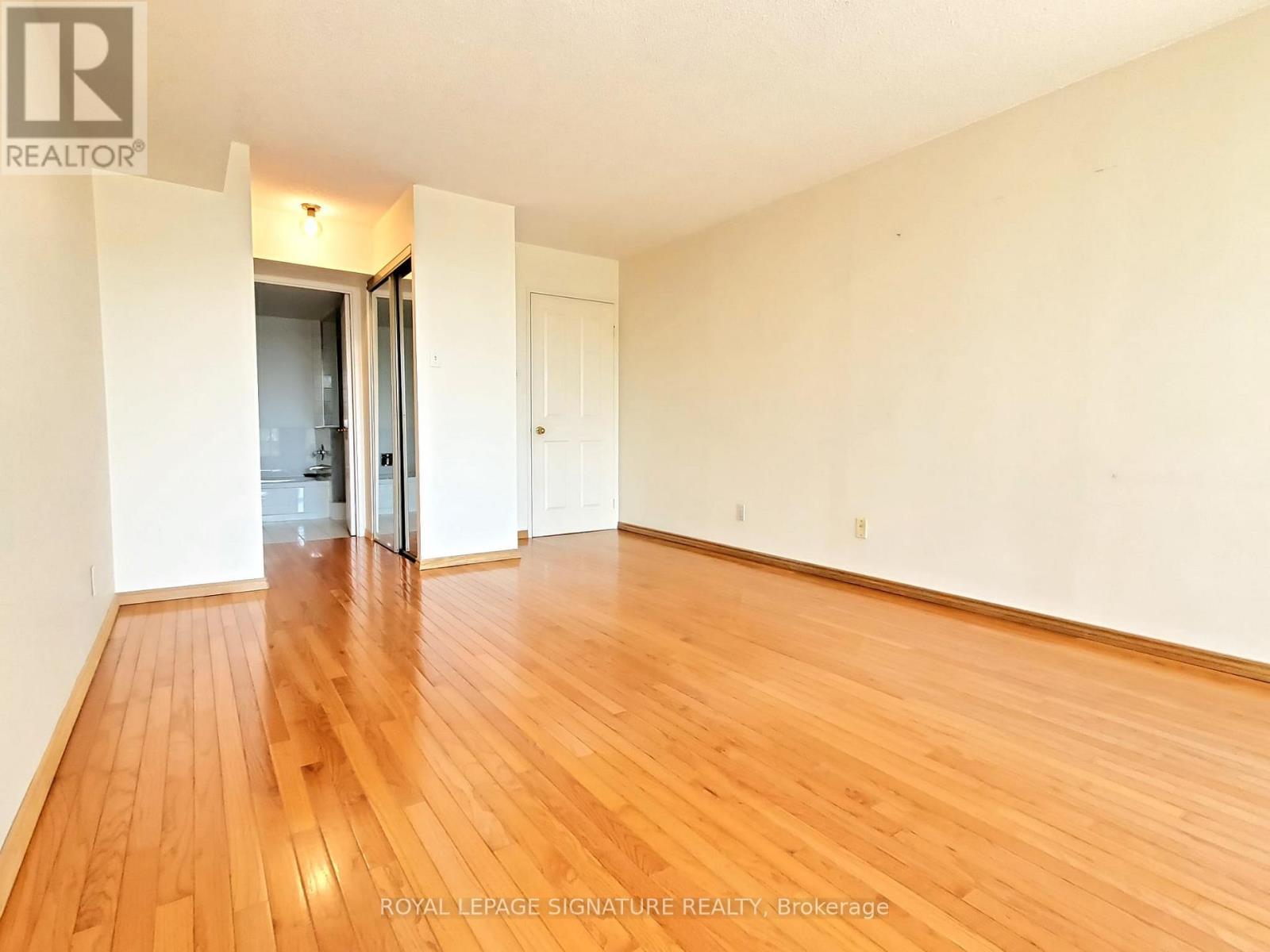 212 - 1121 Steeles Avenue, Toronto (Westminster-Branson), Ontario  M2R 3W7 - Photo 3 - C13795400