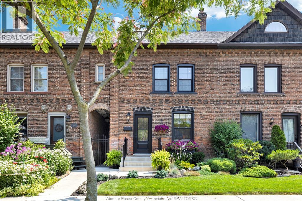 864 Monmouth, Windsor, Ontario  N8Y 3L4 - Photo 1 - 26022767