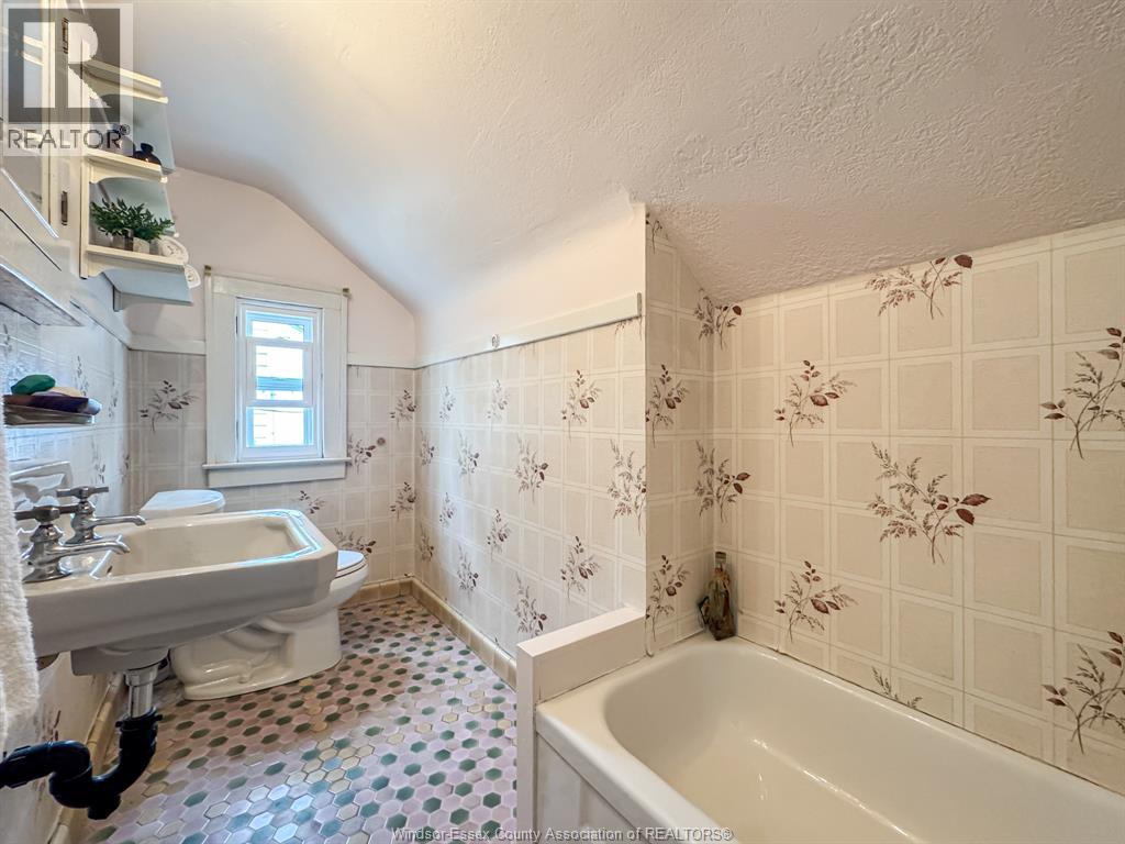 2270 Lillian, Windsor, Ontario  N8X 4B2 - Photo 34 - 26022634
