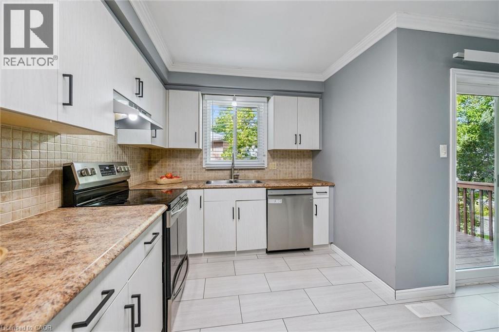 78 Old Huron Court, Kitchener, Ontario  N2R 1L7 - Photo 7 - 40859771