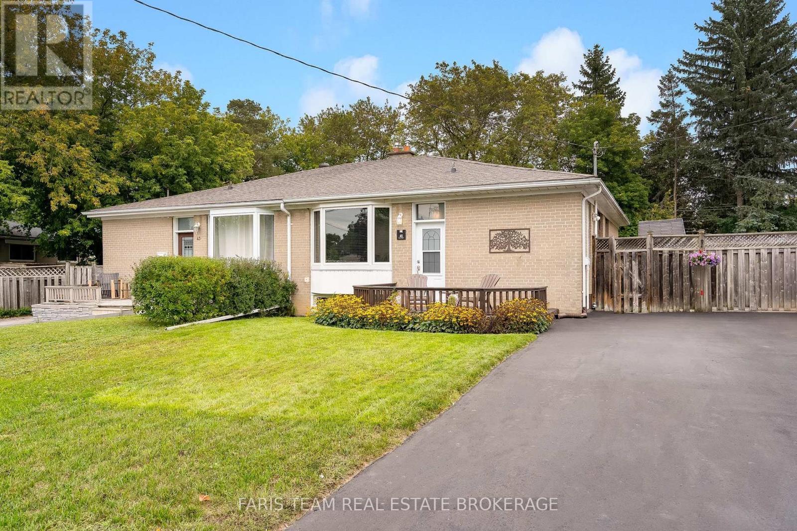 45 Bailey Crescent, Aurora, Ontario  L4G 2B2 - Photo 3 - N13795368