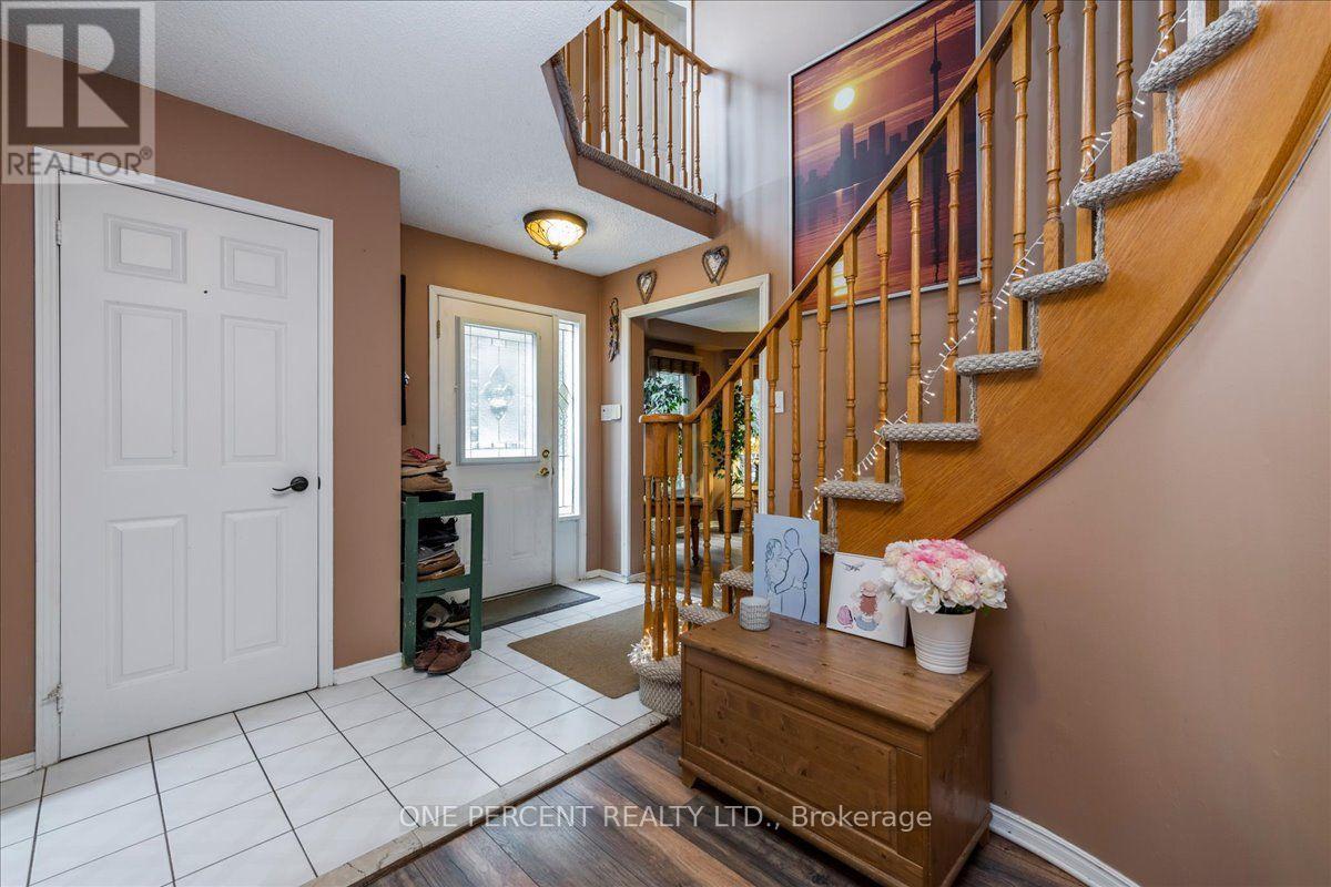 194 Livingstone Street W, Barrie (West Bayfield), Ontario  L4N 6Z9 - Photo 3 - S13795338