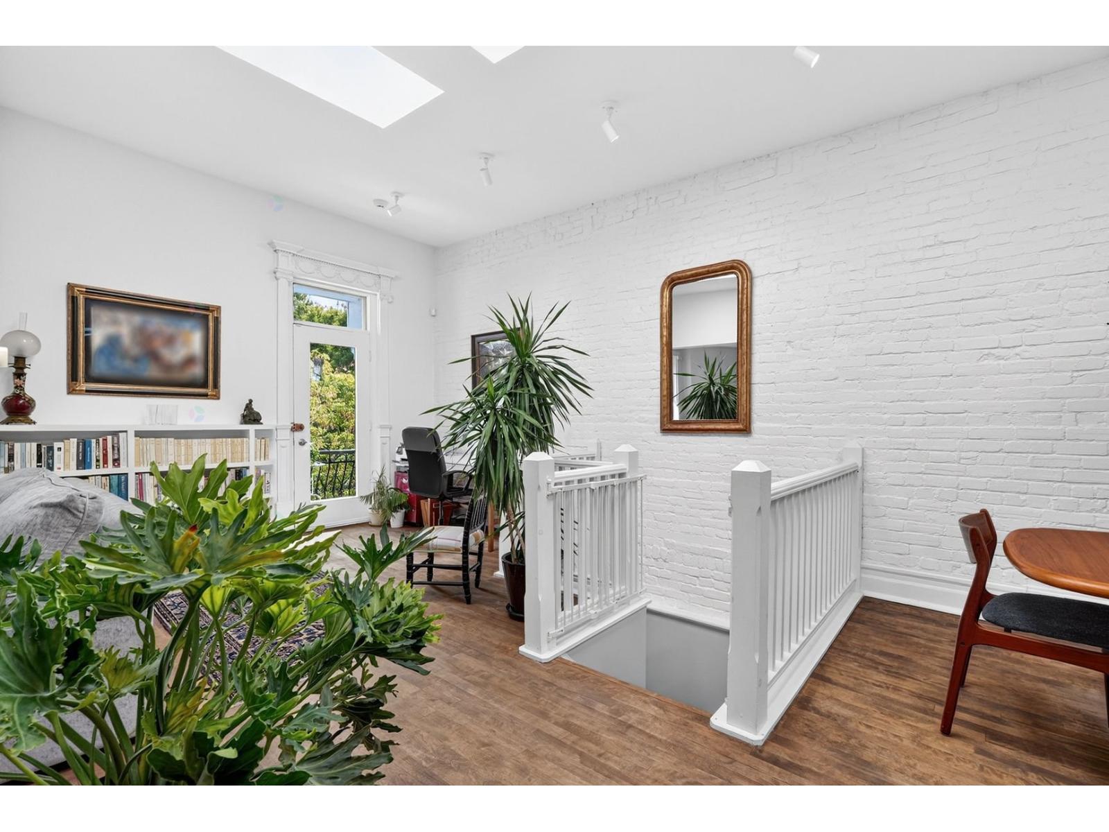 1239 Rue Rachel E. Montréal (Le Plateau-Mont-Royal) Quebec Canada H2J2J8 2