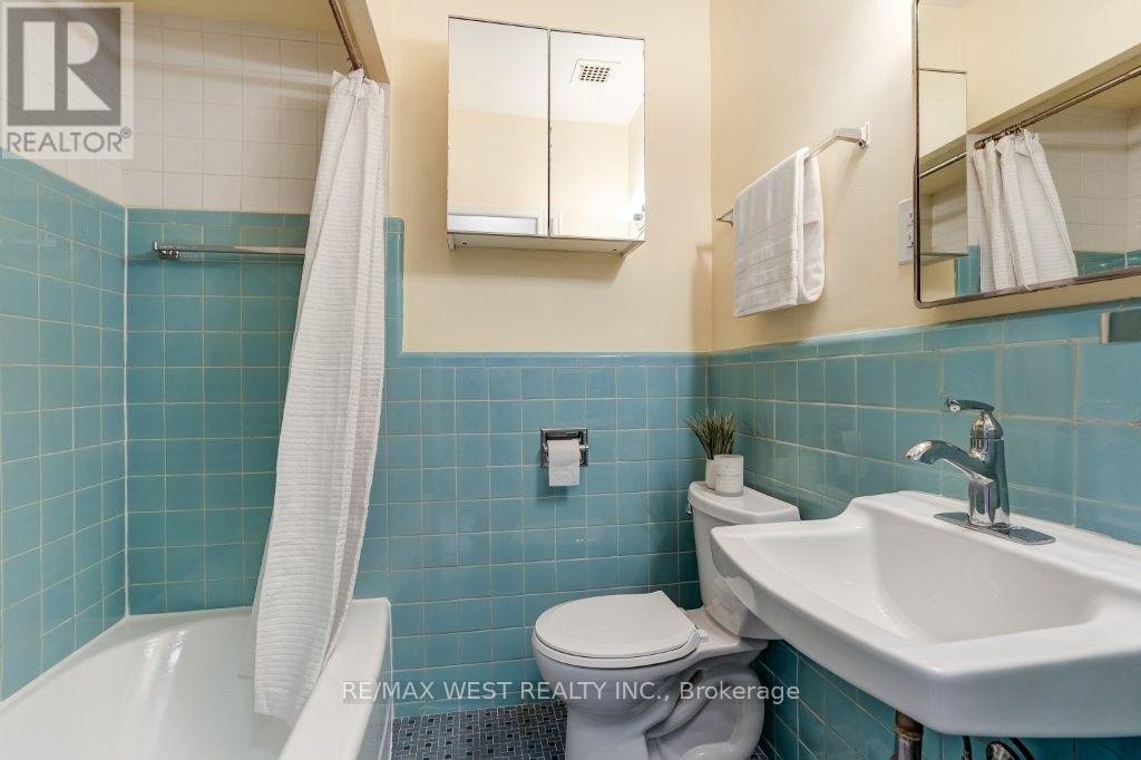 203 - 2000 Bloor Street W, Toronto (High Park North), Ontario  M6P 3L2 - Photo 18 - W13795390