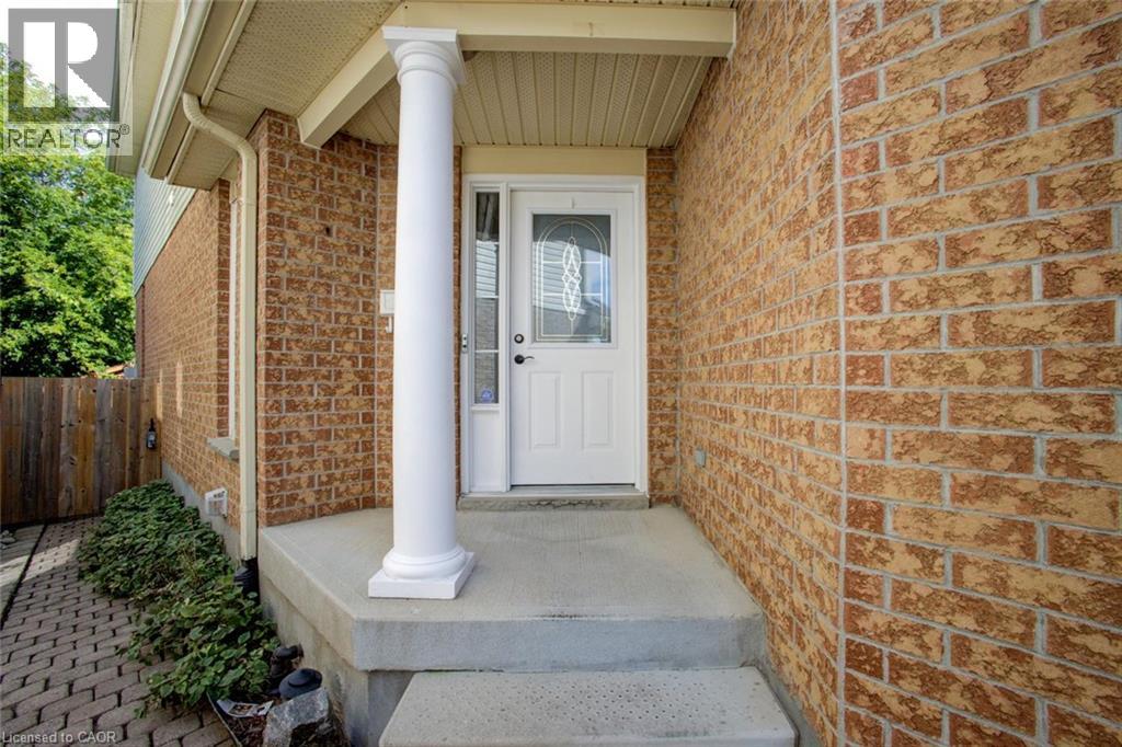 11 Kroeger Crescent, Cambridge, Ontario  N3C 4J7 - Photo 2 - 40863380