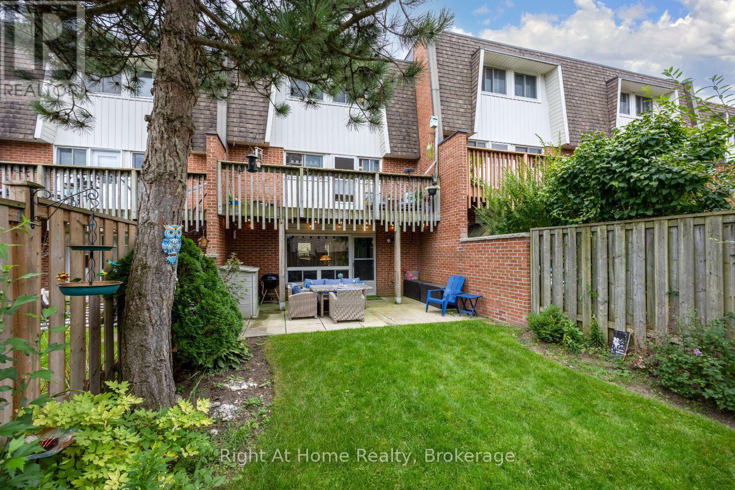 10 Newing Court, Ajax (South East), Ontario  L1S 2T6 - Photo 5 - E13795508