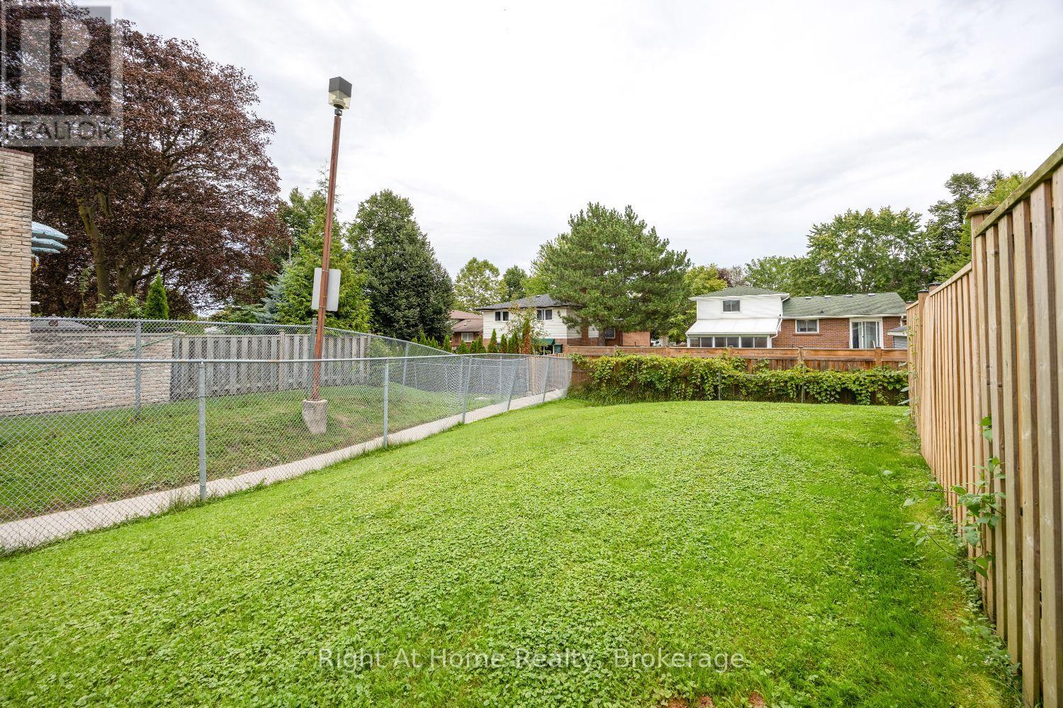 10 Newing Court, Ajax (South East), Ontario  L1S 2T6 - Photo 9 - E13795508