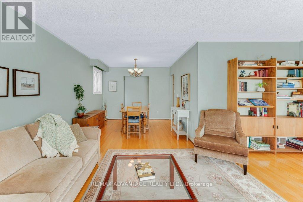 581 Galway Drive, Burlington (Shoreacres), Ontario  L7L 2S6 - Photo 10 - W13795486