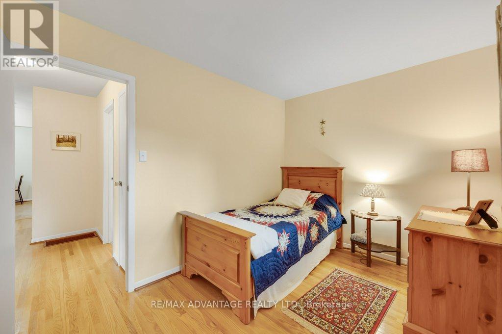 581 Galway Drive, Burlington (Shoreacres), Ontario  L7L 2S6 - Photo 23 - W13795486