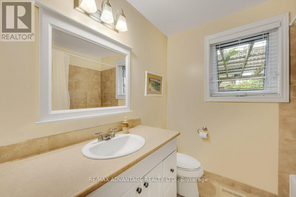 581 Galway Drive, Burlington (Shoreacres), Ontario  L7L 2S6 - Photo 24 - W13795486