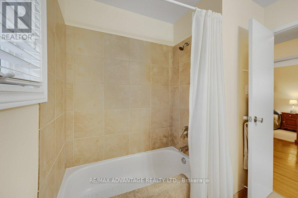 581 Galway Drive, Burlington (Shoreacres), Ontario  L7L 2S6 - Photo 25 - W13795486