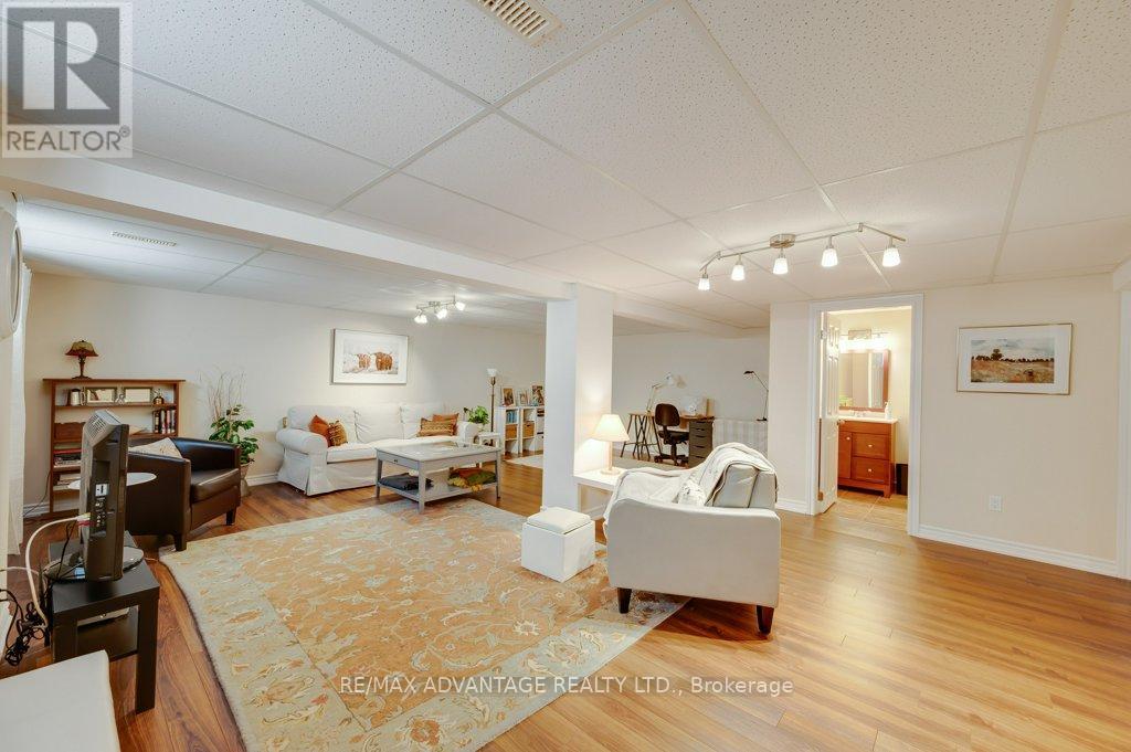 581 Galway Drive, Burlington (Shoreacres), Ontario  L7L 2S6 - Photo 27 - W13795486