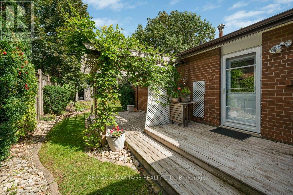 581 Galway Drive, Burlington (Shoreacres), Ontario  L7L 2S6 - Photo 32 - W13795486