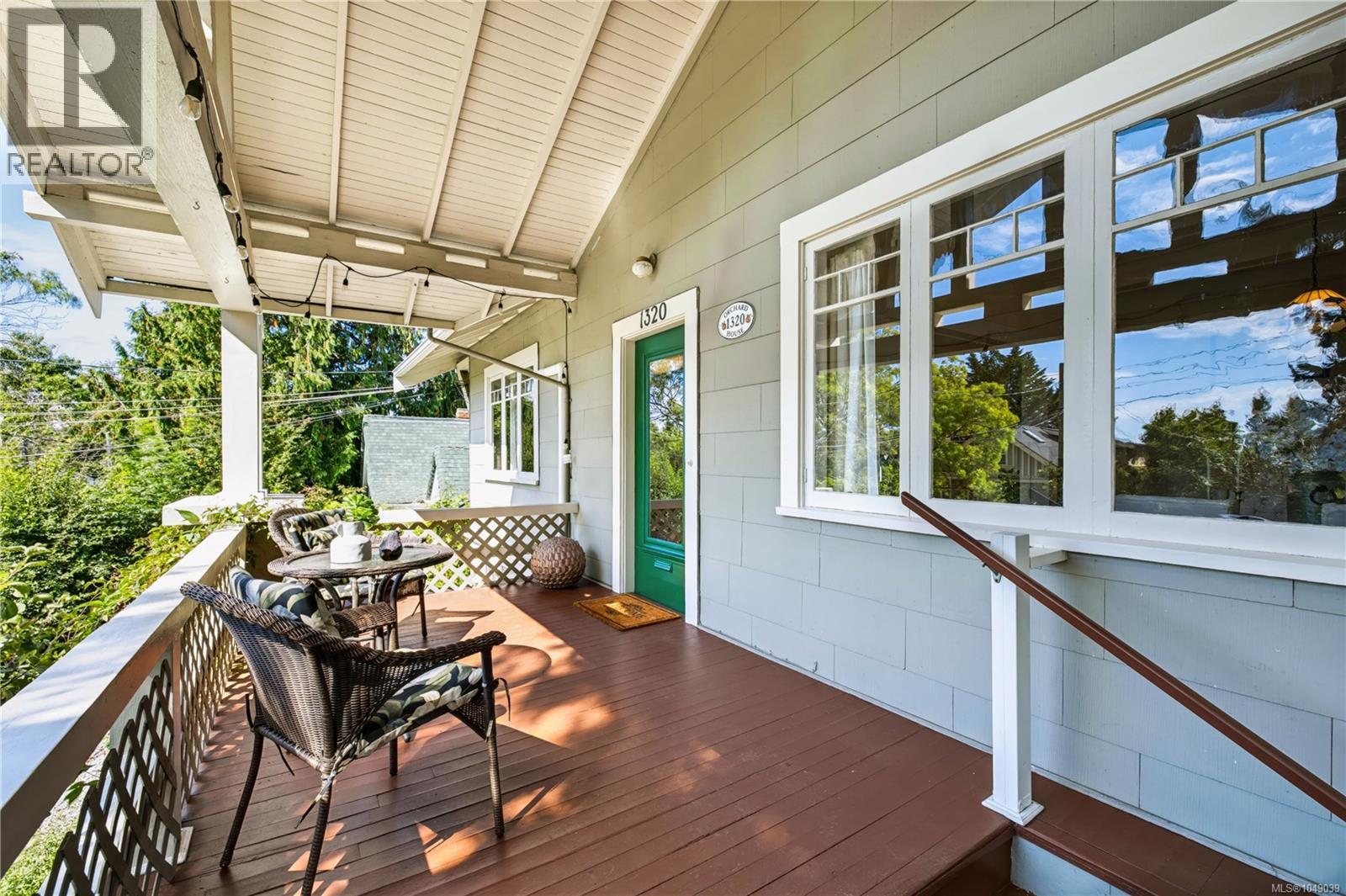 1320 Bond St, Victoria, British Columbia  V8S 1C4 - Photo 7 - 1049039