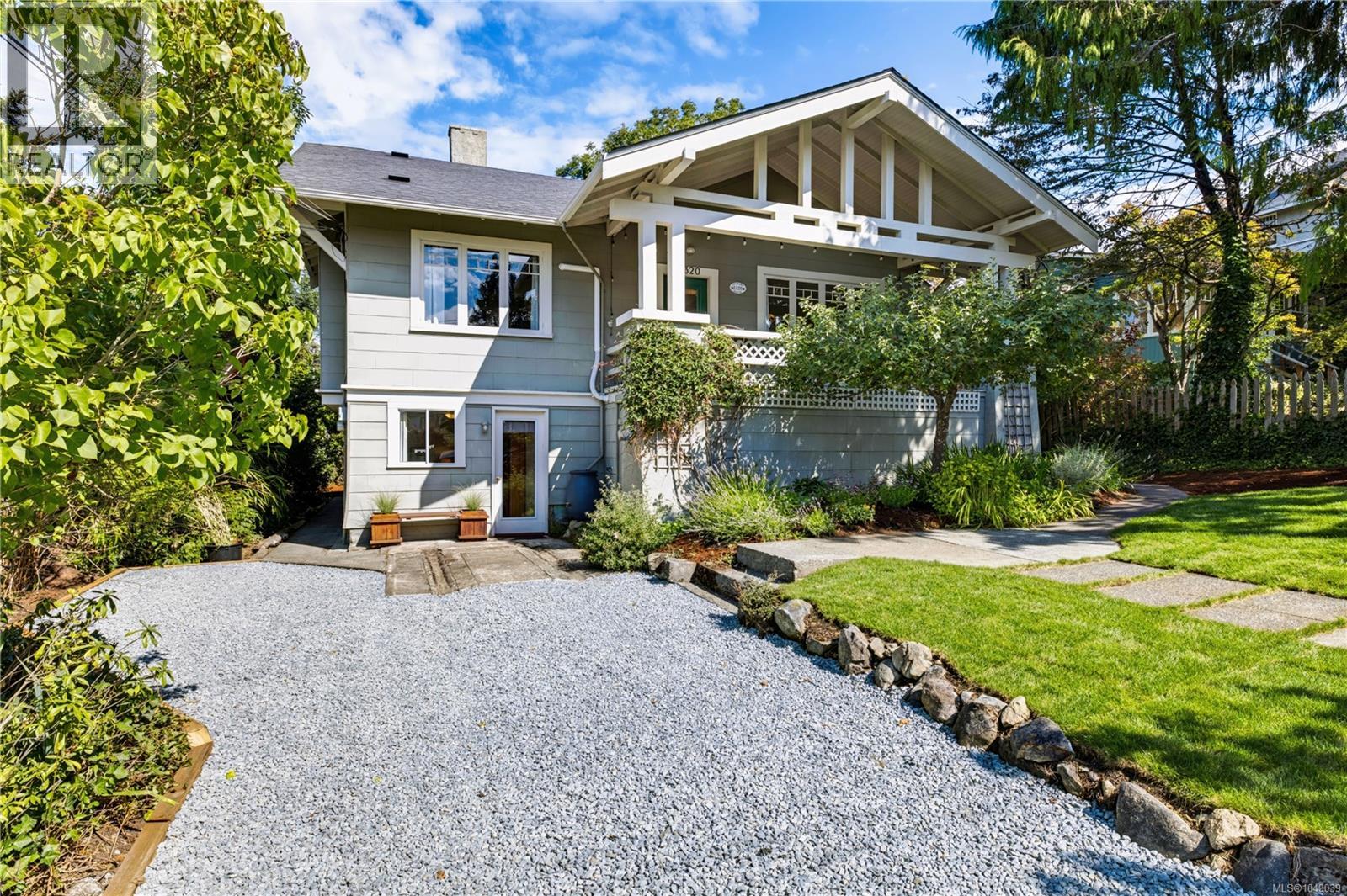 1320 Bond St, Victoria, British Columbia  V8S 1C4 - Photo 1 - 1049039