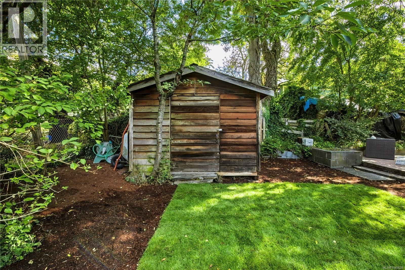1320 Bond St, Victoria, British Columbia  V8S 1C4 - Photo 32 - 1049039