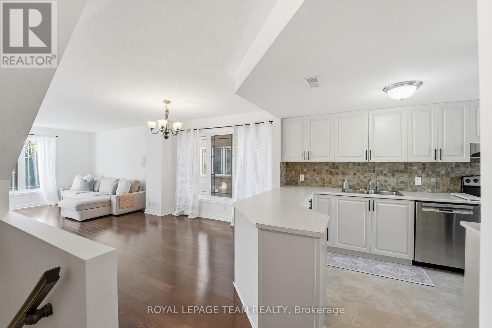 128 Paseo Private, Ottawa, Ontario  K2G 4N7 - Photo 3 - X13795604