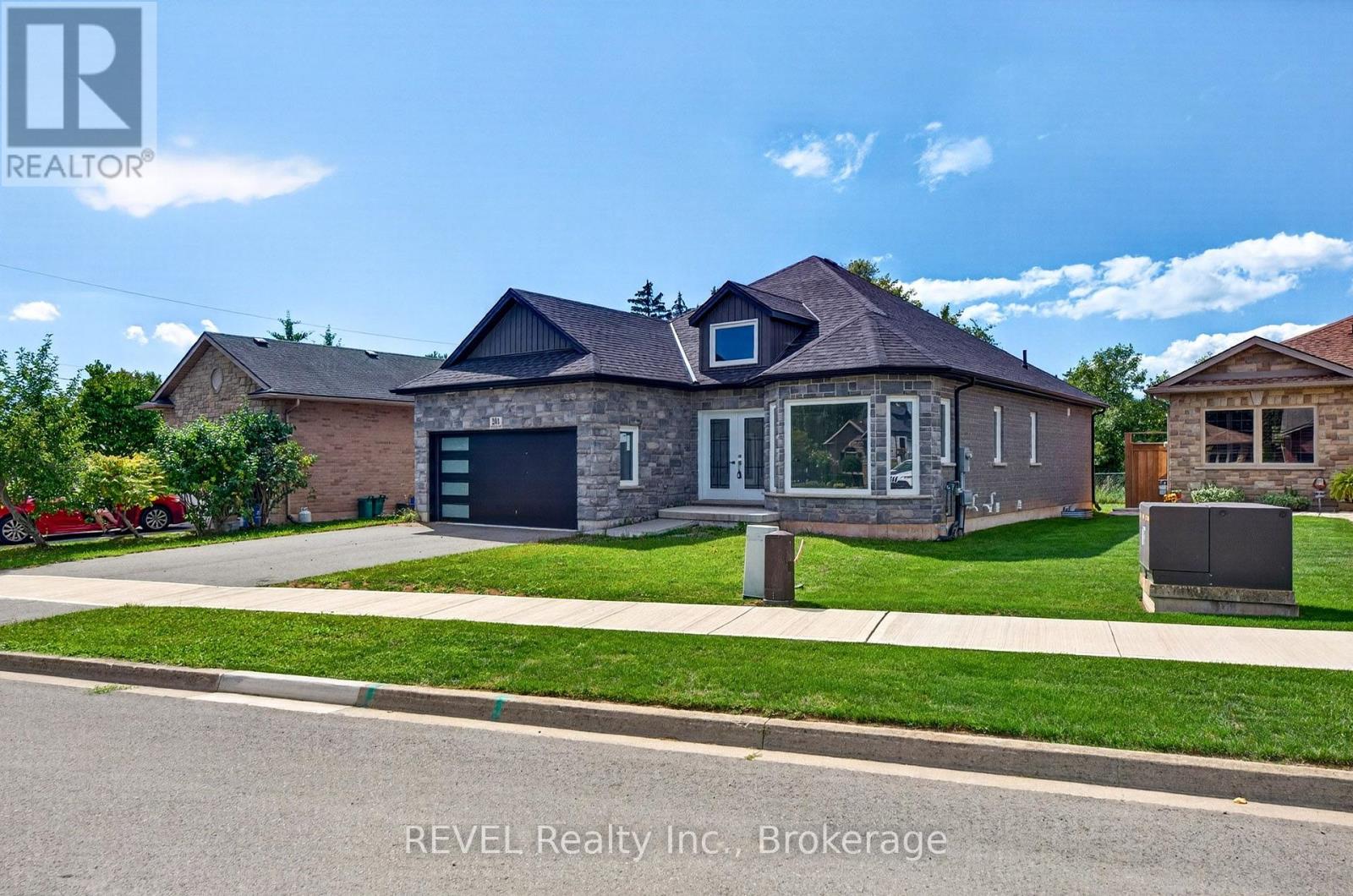 201 Hetram Court, Fort Erie, Ontario  L0S 1B0 - Photo 2 - X13795482