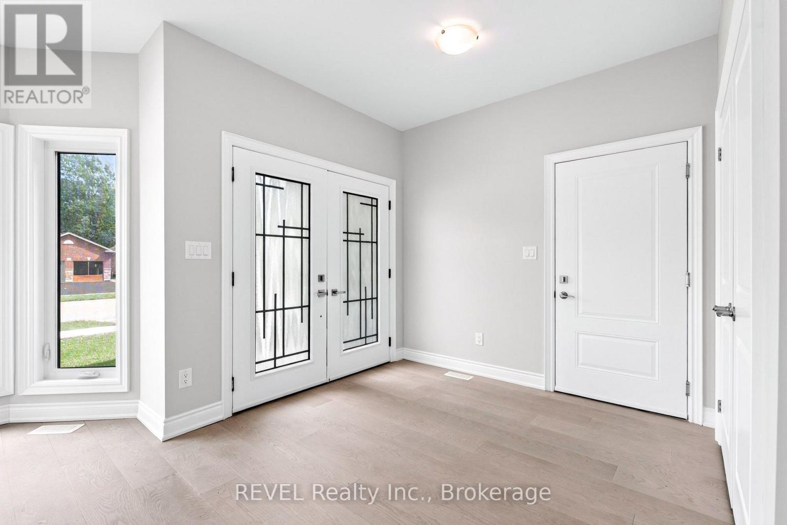 201 Hetram Court, Fort Erie, Ontario  L0S 1B0 - Photo 4 - X13795482