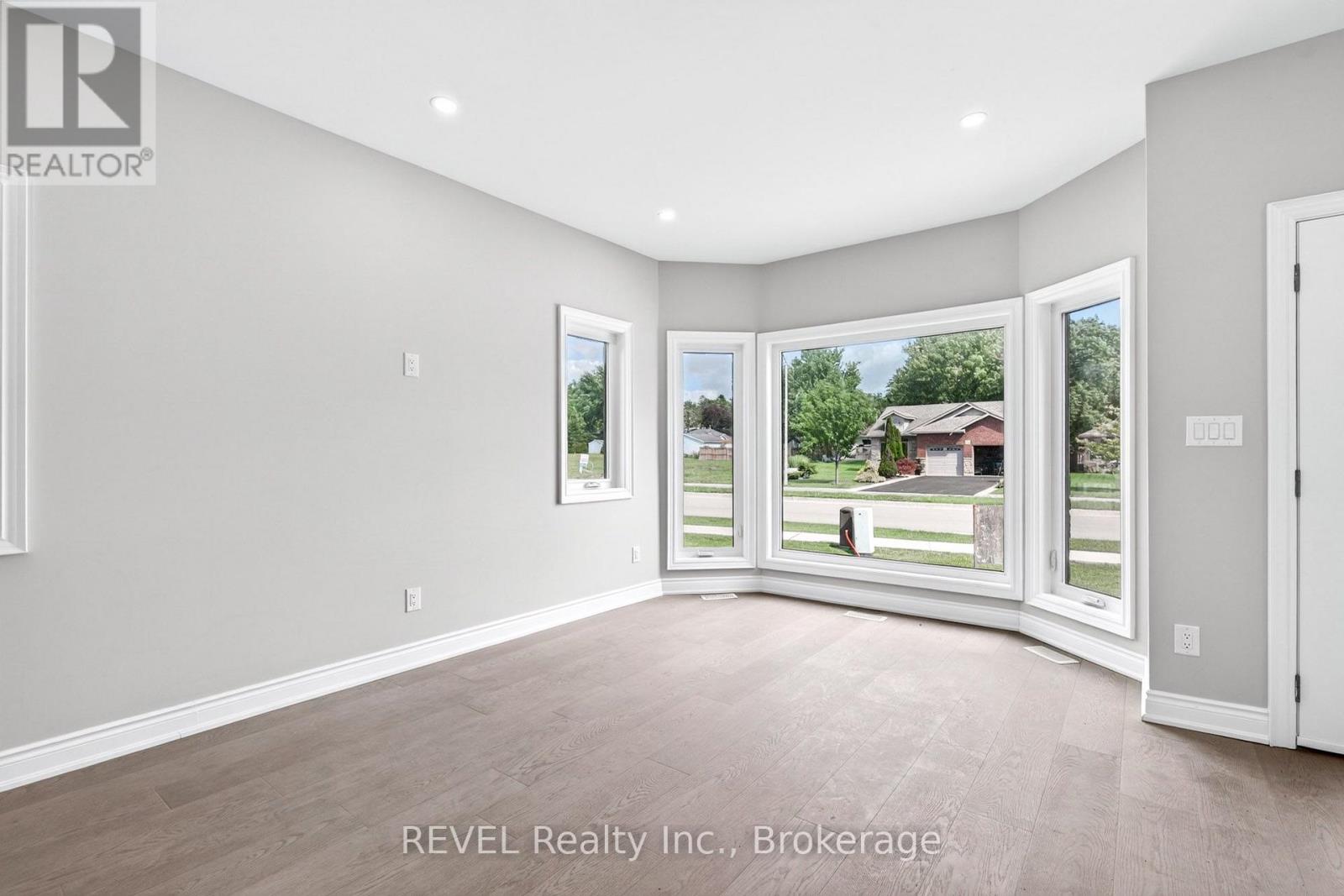 201 Hetram Court, Fort Erie, Ontario  L0S 1B0 - Photo 9 - X13795482