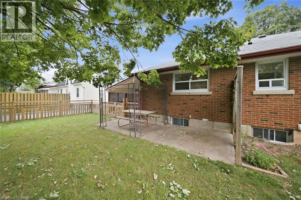 6 Evelyn Street, Brantford, Ontario  N3R 3G9 - Photo 8 - 40861533