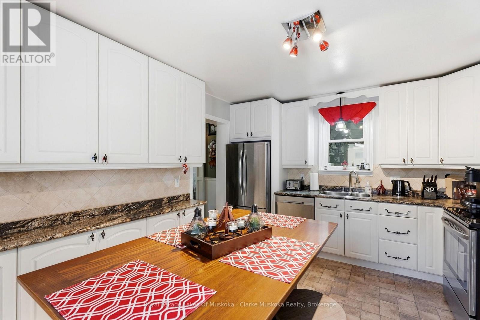 251 James Street W, Gravenhurst, Ontario  P1P 1J7 - Photo 9 - X13795558