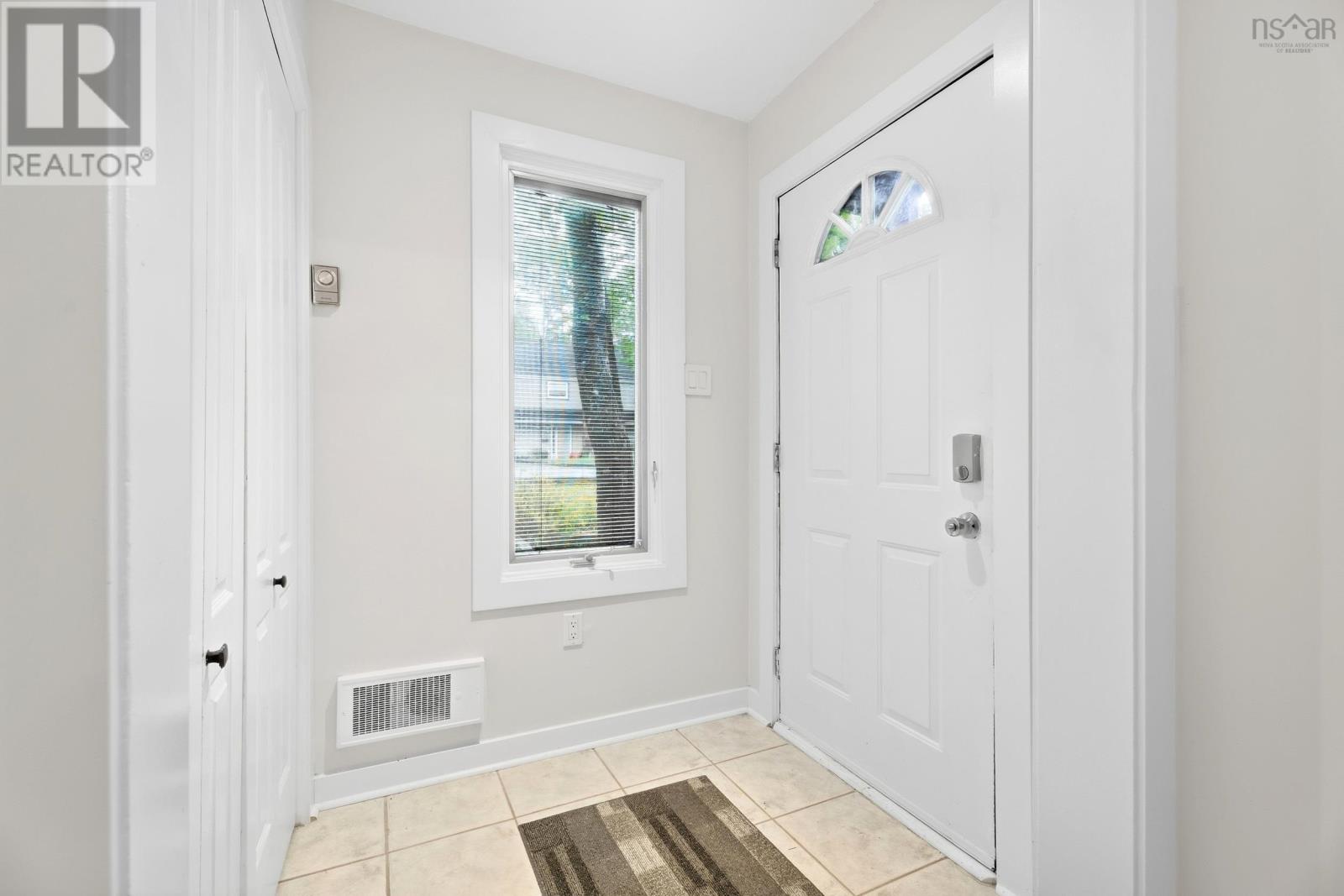 26 Village Crescent, Bedford, Nova Scotia B4A 1J2 - Photo 3 - 202623584