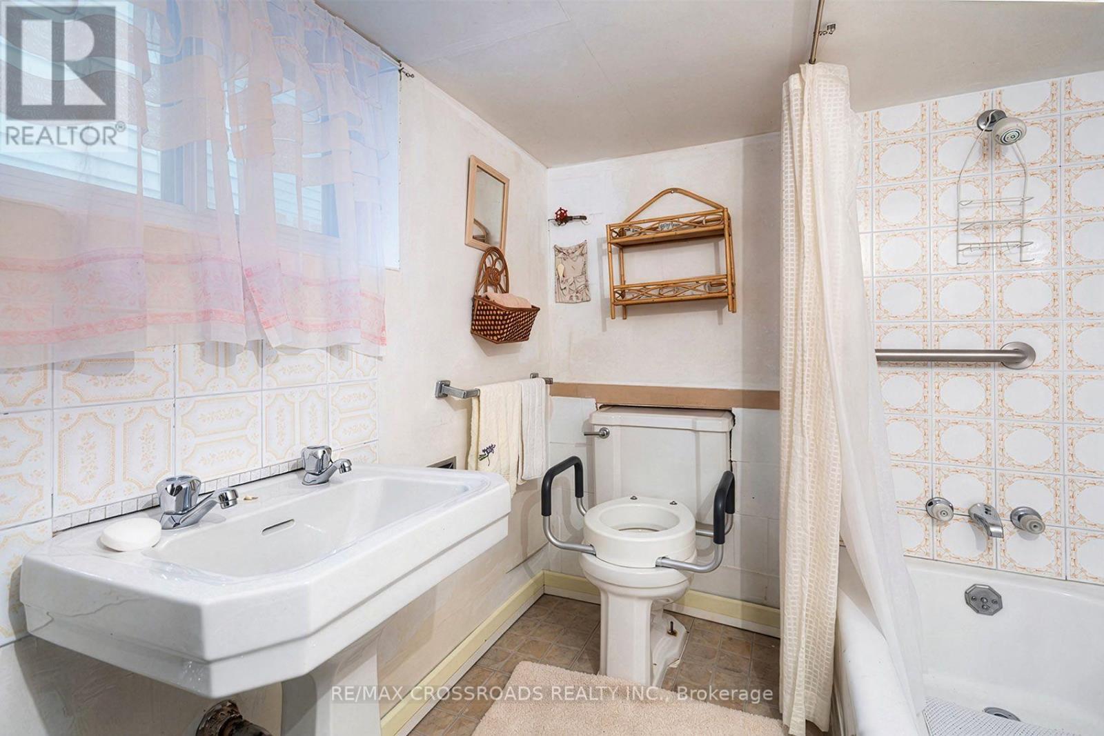 36 Mcdonald Avenue, Toronto, Ontario  M1L 3Y8 - Photo 29 - E13791130