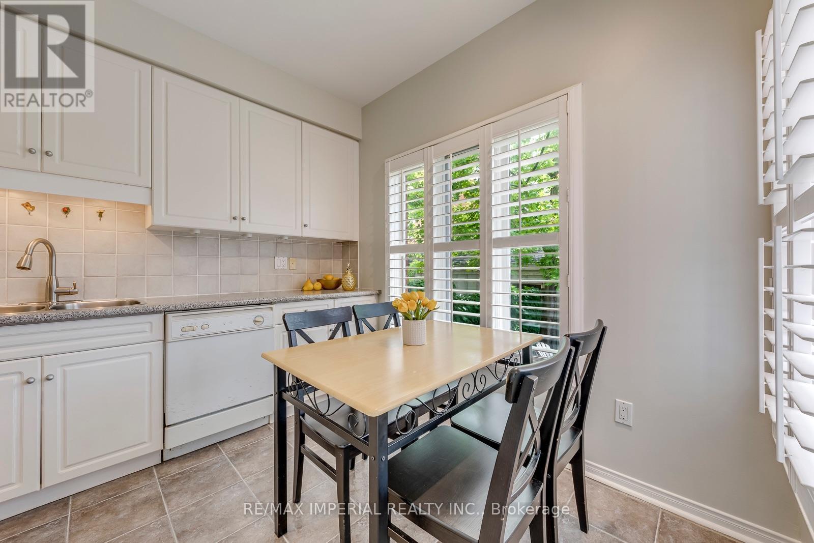 20 The Greenery, Oakville, Ontario  L6H 6J6 - Photo 15 - W13794904