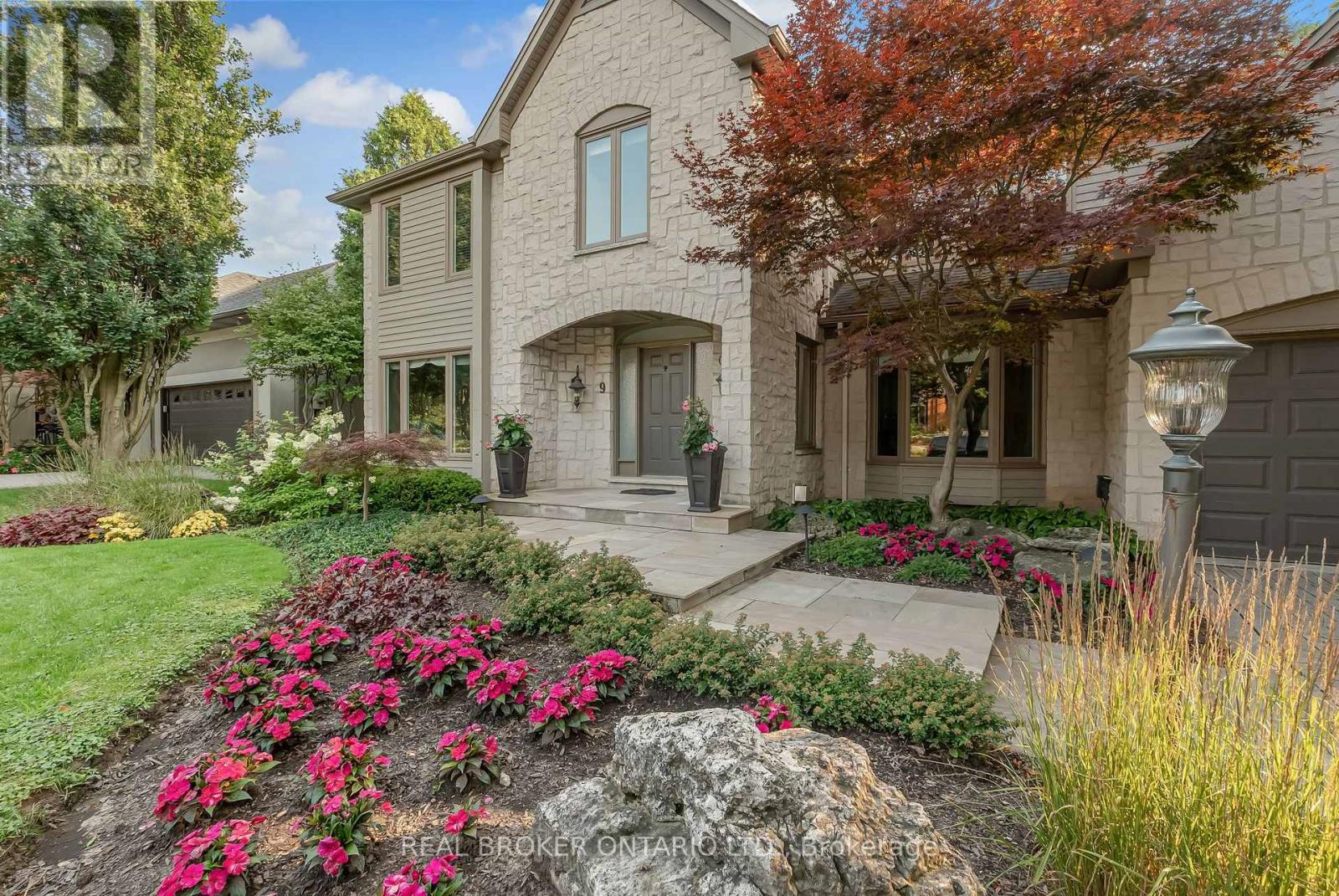 9 FLANDERS DRIVE, Hamilton, Ontario
