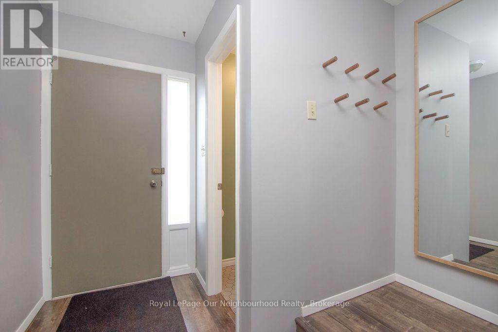 16 Hailey Court, Clarington (Bowmanville), Ontario  L1C 3X5 - Photo 3 - E13795830