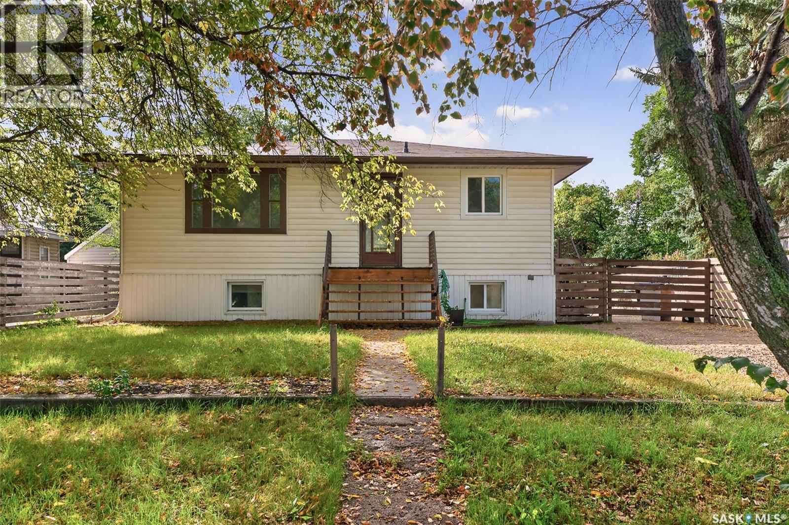 1023 Coteau Street W, Moose Jaw, Saskatchewan  S6H 5G3 - Photo 3 - SK048658
