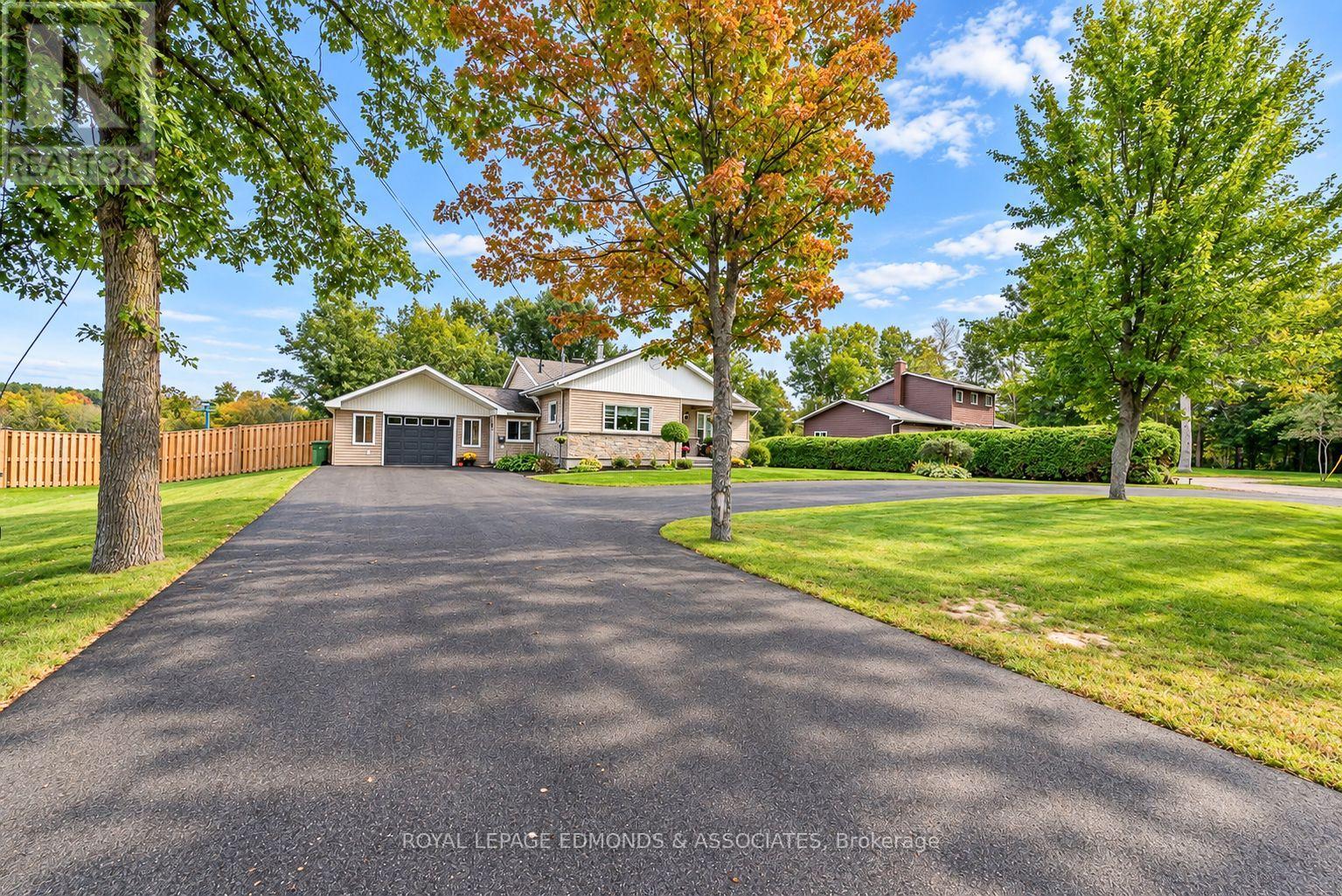 11952 Round Lake Road, Laurentian Valley, Ontario  K8A 6W8 - Photo 2 - X13795944