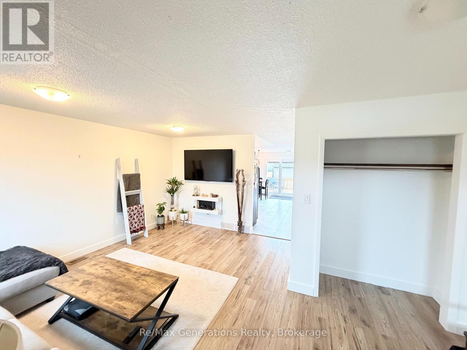 1413 Francis Street W, Thunder Bay (Westfort), Ontario  P7E 4G5 - Photo 2 - X13796036