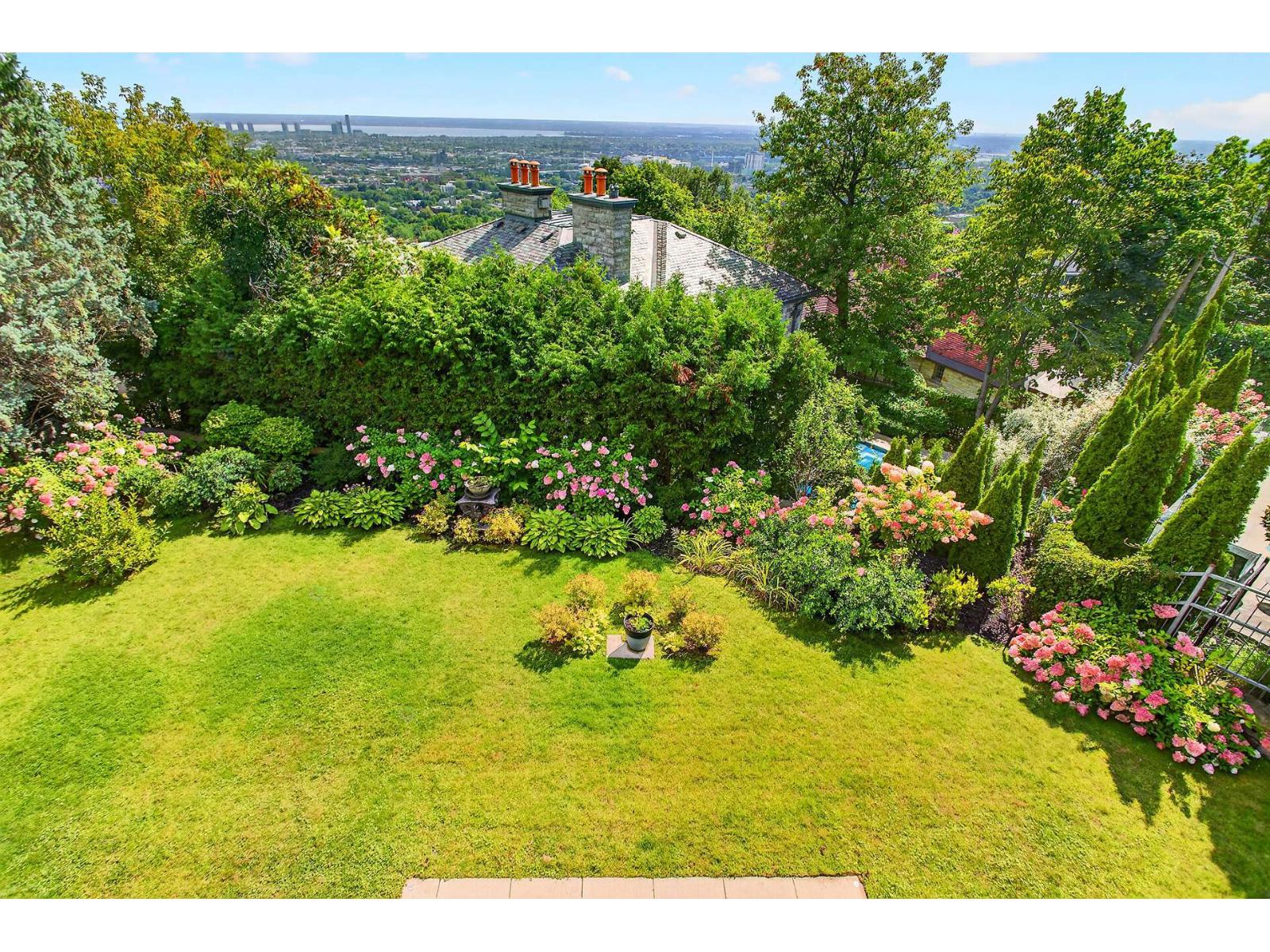 70 Summit Circle Westmount Quebec Canada H3Y1B5 5