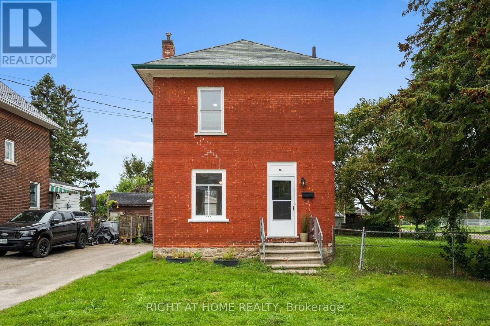 36 EMPRESS AVENUE, Smiths Falls, Ontario