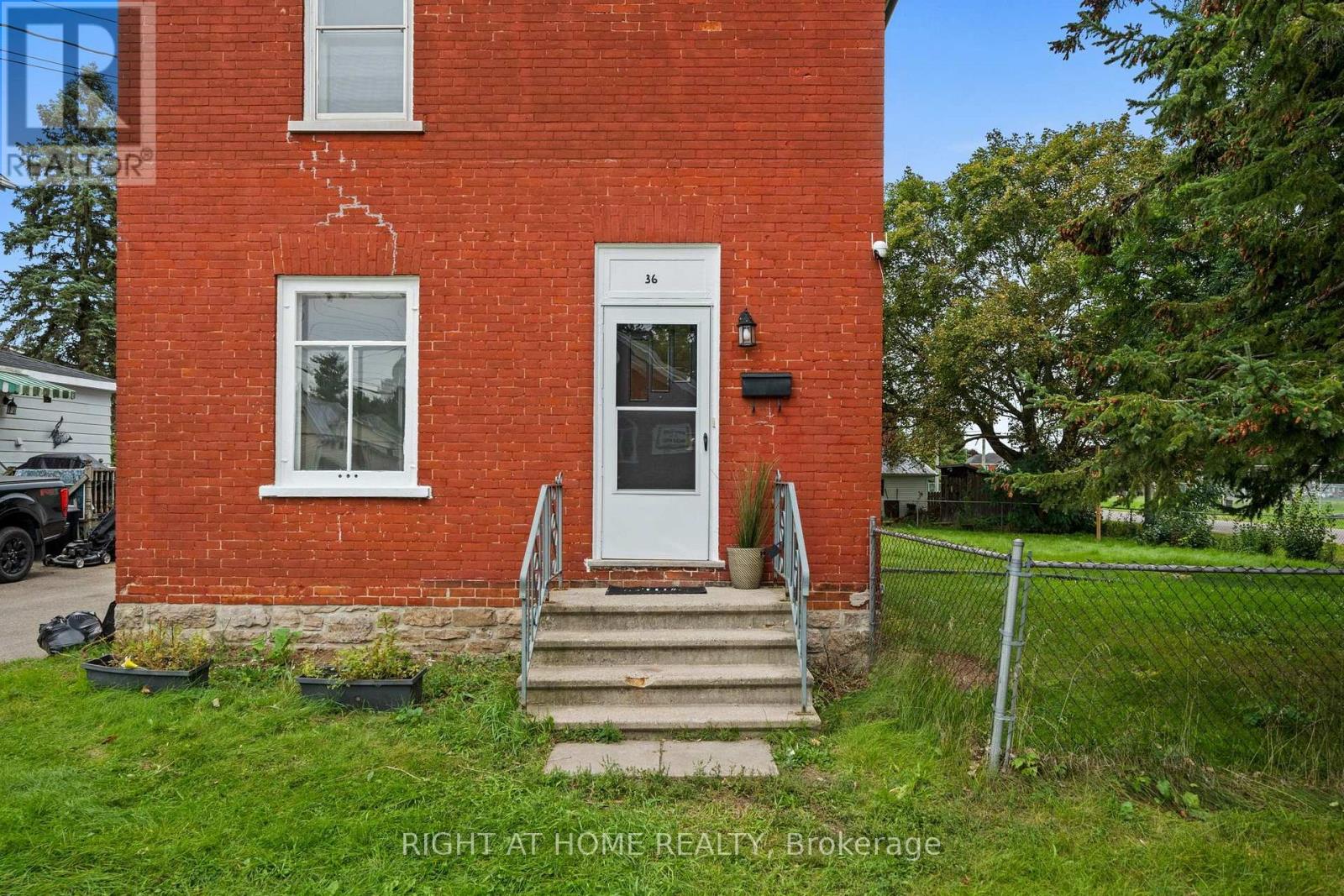 36 Empress Avenue, Smiths Falls, Ontario  K7A 4V8 - Photo 4 - X13795676