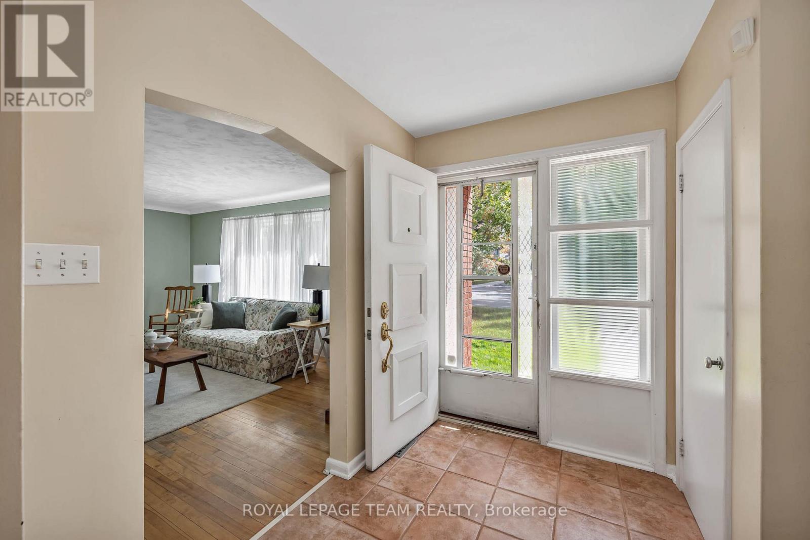 2183 Belair Drive, Ottawa, Ontario  K2C 0X2 - Photo 2 - X13795708