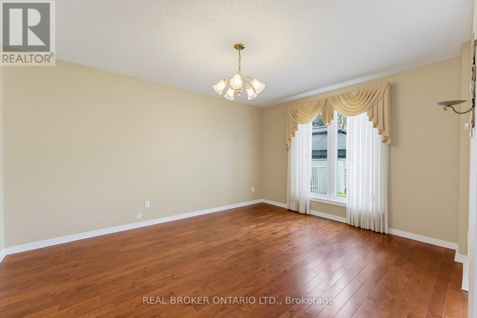 1864 Chaine Court, Ottawa, Ontario  K1C 2N3 - Photo 6 - X13795884