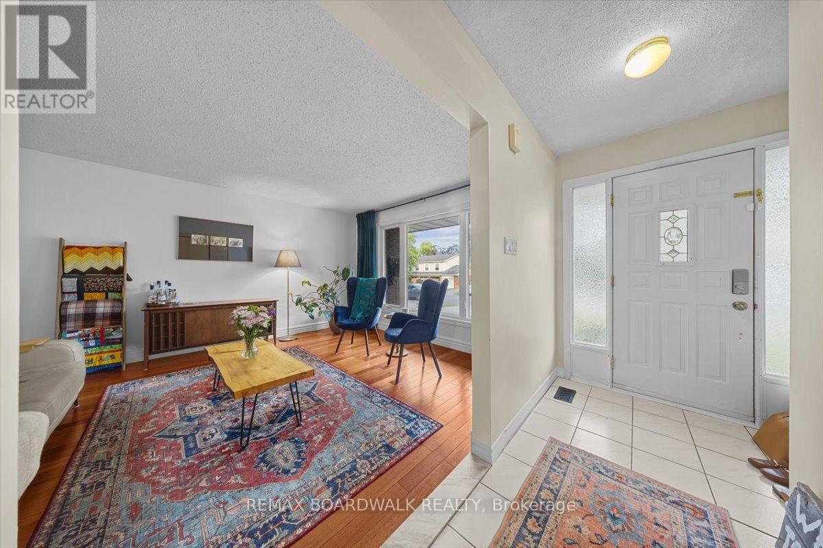 989 Cahill Drive W, Ottawa, Ontario  K1V 9H9 - Photo 3 - X13795956