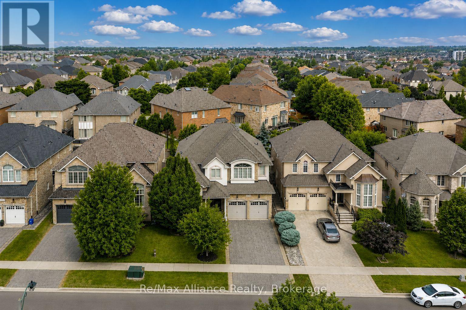 1367 Arrowhead Road, Oakville, Ontario  L6H 0C5 - Photo 2 - W13795822