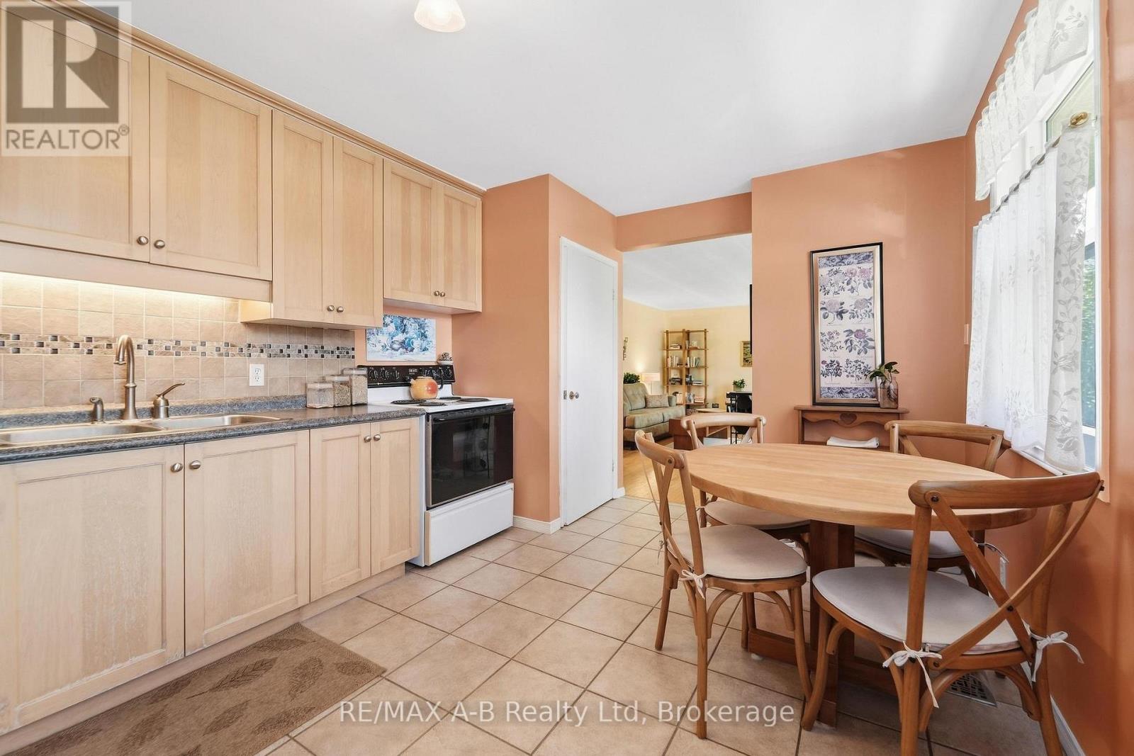 164 Redford Crescent, Stratford, Ontario  N5A 1P2 - Photo 3 - X13795820