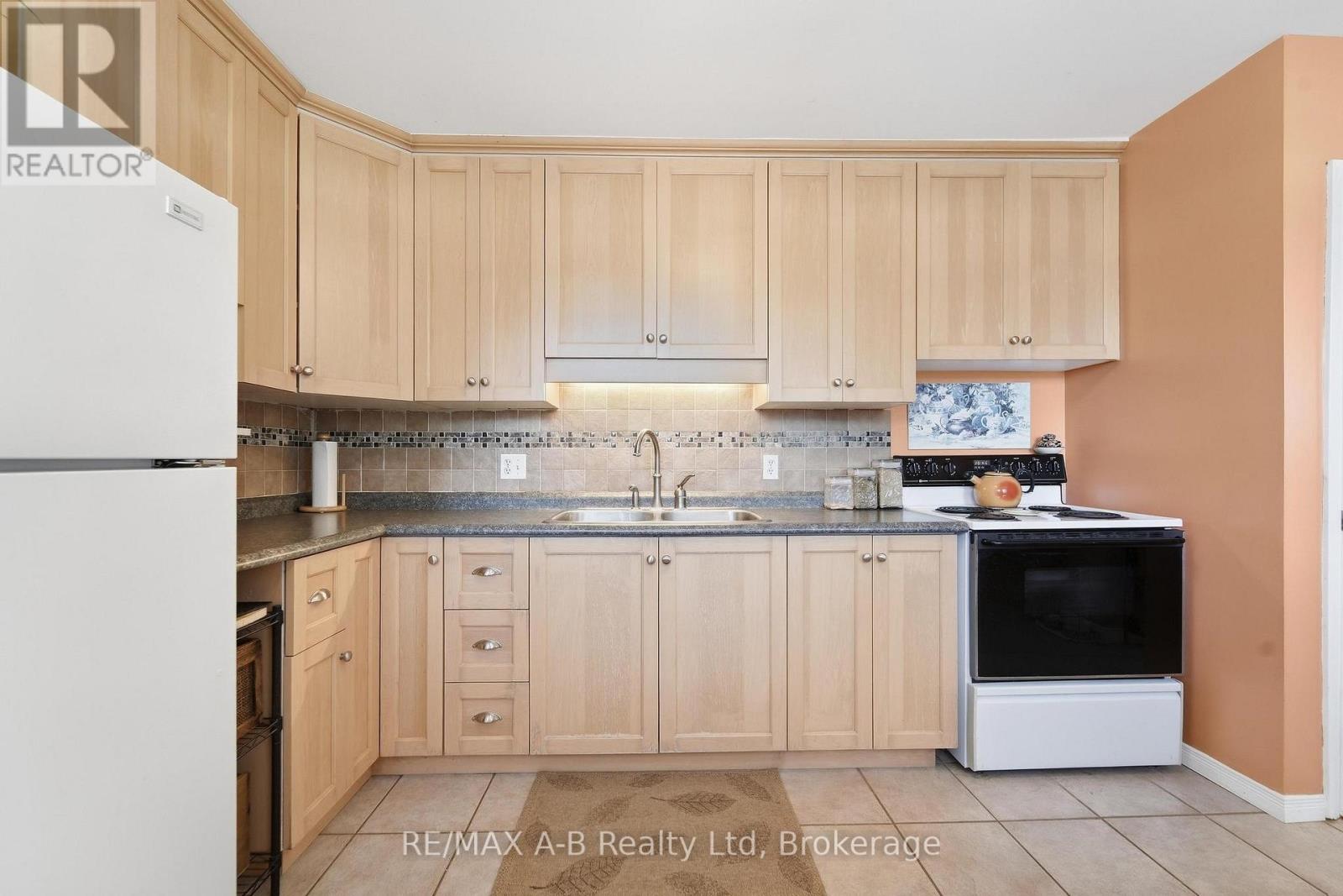 164 Redford Crescent, Stratford, Ontario  N5A 1P2 - Photo 4 - X13795820