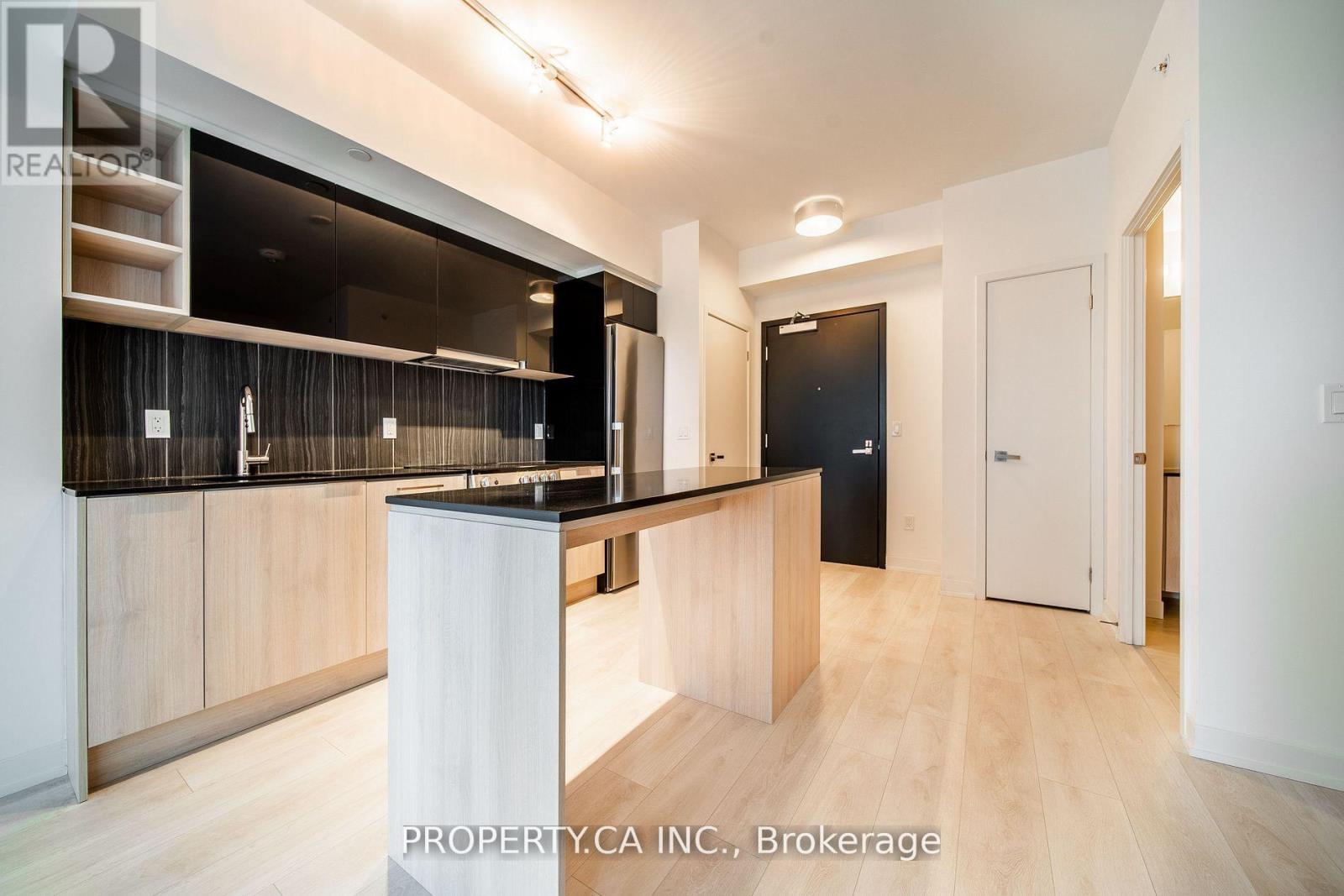837 - 31 Tippett Road, Toronto (Clanton Park), Ontario  M3H 0C8 - Photo 2 - C13795936