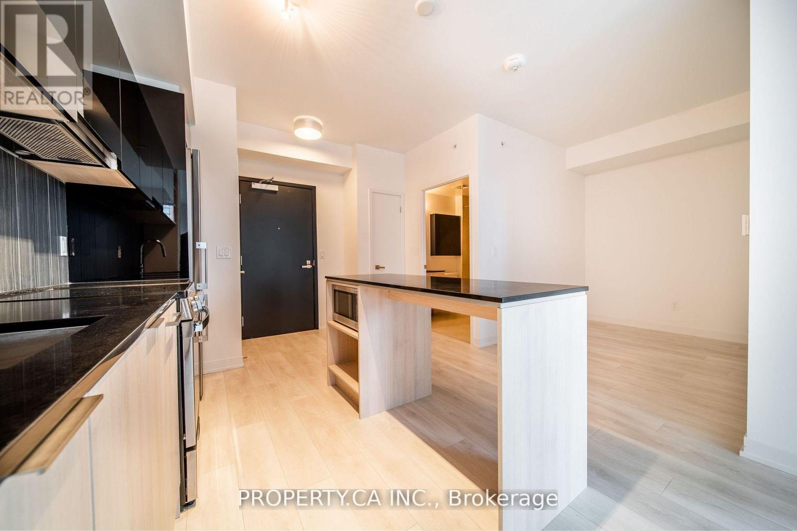 837 - 31 Tippett Road, Toronto (Clanton Park), Ontario  M3H 0C8 - Photo 3 - C13795936